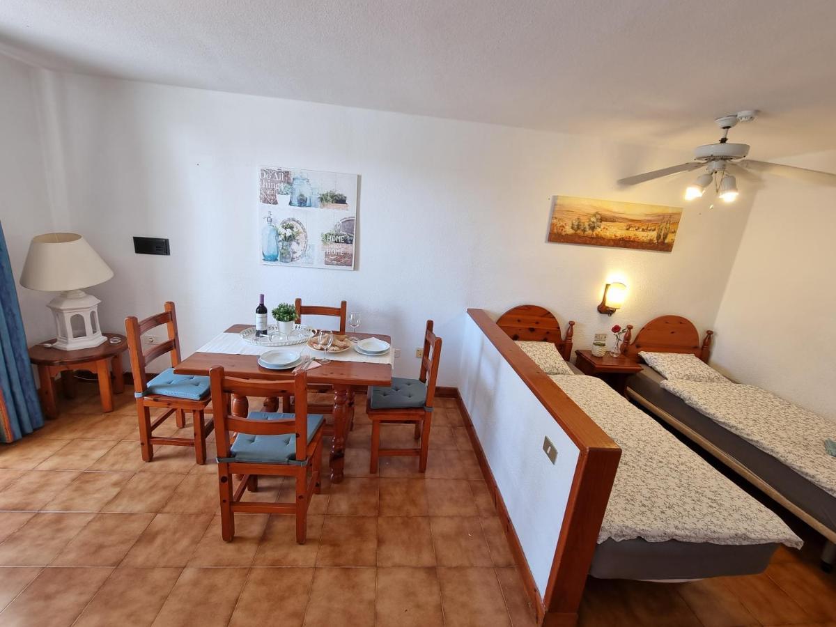 بلايا ذي لاس أميريكاس Studio Apartment No 1 Directly On The Beach And Sea, Terrace, Heated Pool, Wifi المظهر الخارجي الصورة
